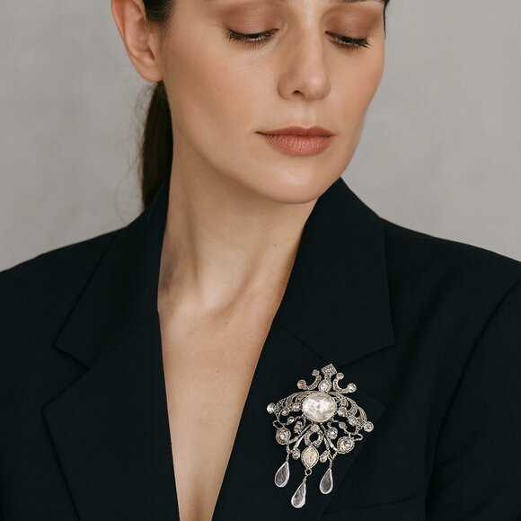 Vintage Monet Clear Crystal Teardrop Silver Victorian Brooch - Picture 1 of 7